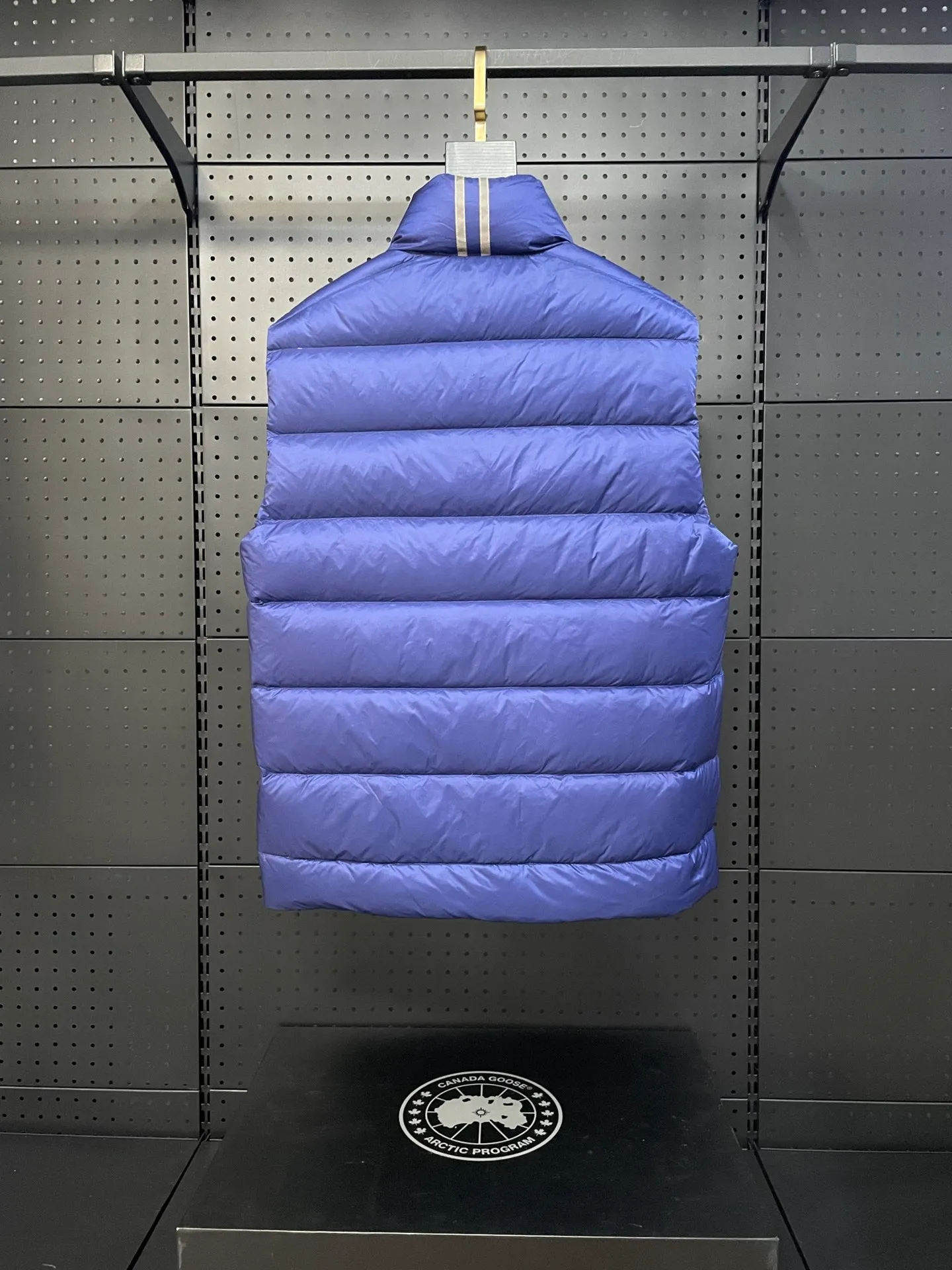P560 Canadian brand CanadaGoose men's and women's CROFTON lightweight down vest 2229M DWR water-repellent treatment WindWall windproof fabric 700 fleece filling original mold opening details one to one production The upper body effect is stunning Exclusively available on the Xiaohongshu purchasing platform The highest version on the market Size: XS S M L XL XXL